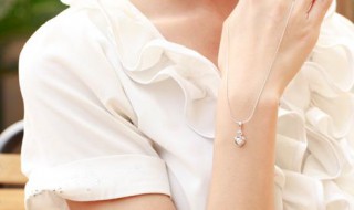 头发打蜡蜡弄到衣服上怎么能洗掉 如何洗掉衣服的腊