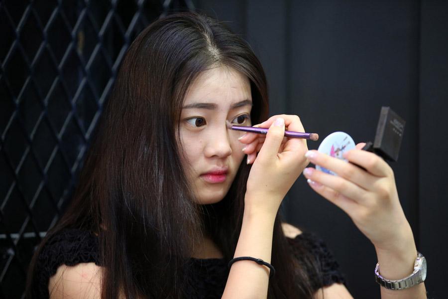 在高考完之后 女生什么时候化妆比较合适？