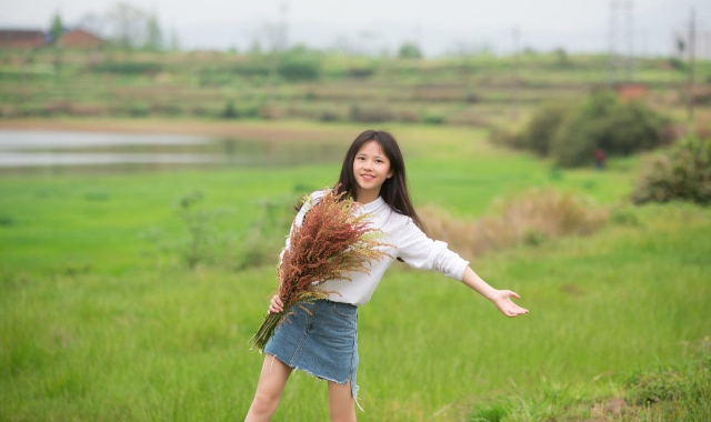 牛仔裙配什么上衣 这些穿搭赶紧学起来