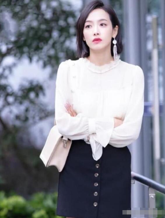 随着年龄的增长 便宜衣服穿出大牌感觉的女人