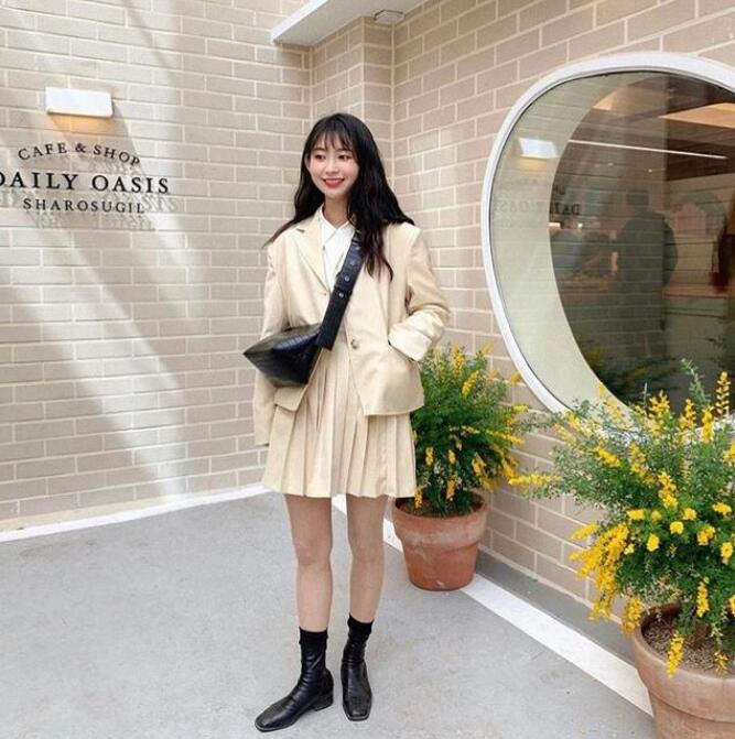 米黄衣服 米黄衣服配什么颜色好看？