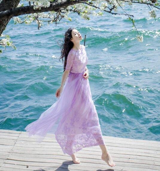 这个似乎没有一个绝对的标准 夏天穿什么颜色连衣裙好看？