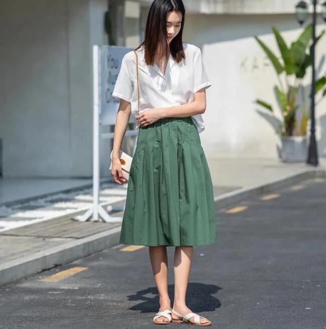 女性白衬衣 女性白衬衣如何搭配下装？