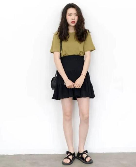 腿短的女人 腿短的女人怎么搭配衣服？