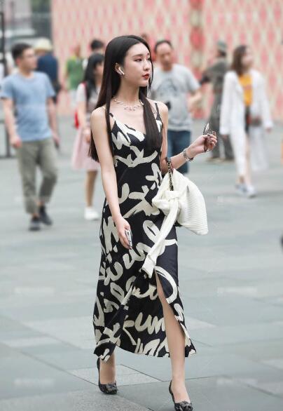 每个姑娘都非常喜欢连衣裙的穿搭 今年什么裙子最好看连衣裙