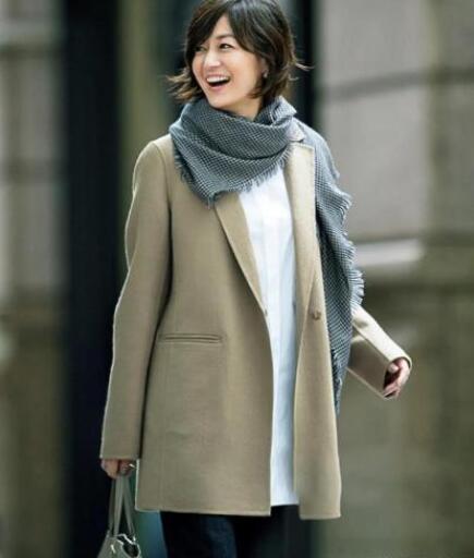 我发现身边但凡对自己外形在意 40至50岁女人穿什么衣服？
