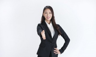 女生黑色小西装怎么搭配好看 女生黑色小西装搭配技巧