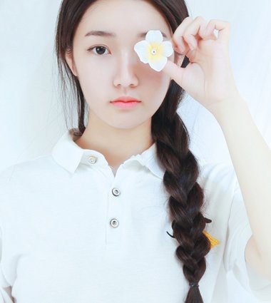 长头发易学编法 到肩长头发编头发教程