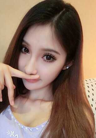 2022最新女生甜美直发发型 流行发型2022最新款女直发