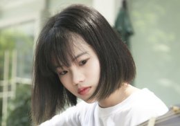 再问脸大适合什么发型回答也是短发 一万个大脸女生九千九在剪短发