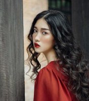 女生长发发型推荐 想做优雅女神还得靠飘逸长发来衬托