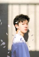 发际线高男生合适哪些短发 个性帅气的短头发打造