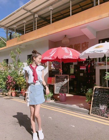 网红美少女林小宅扎发 清爽时尚的夏天花苞头