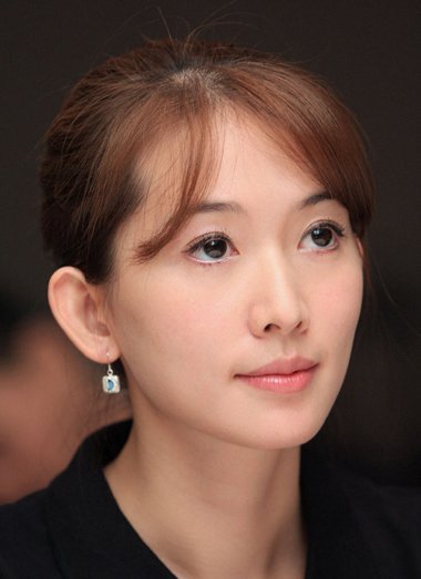名模林志玲飘逸编发戴黑色帽 大秀流行不失柔美范的发型