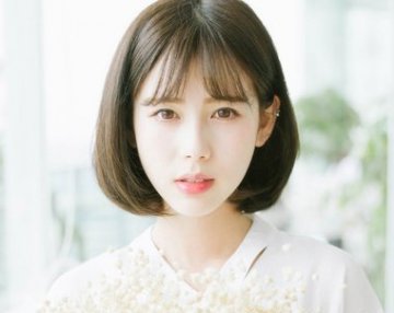 蓬松自然的女生扎发发型 一款气质扎发发型的打