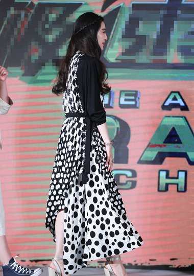 冰冰编公主头美若天仙 范爷改走淑女风的发型