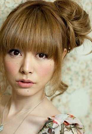 编发花苞头的扎法图解 甜美“心机”花苞头扎发教程