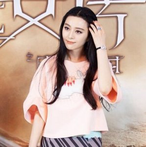 大额头脸小女生适合什么发型 小脸女生时尚发型