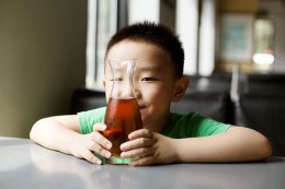 长脸男童合适剃什么发型 呆萌可爱的小男孩短发图片