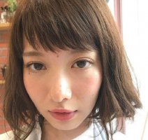 脸偏长额头偏窄适合什么发型 学会梳刘海长脸窄额头不成问题