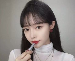 短发是时尚长发是经典 不肯剪短发你这样留长发也很美