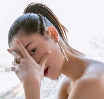 女孩子高马尾还能够这么扎 漂亮时髦还简单