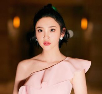 夏季穿裙子搭配什么发型最漂亮？ 夏季女孩子扎发发型你不能错过