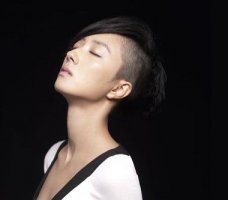 女孩子后面头发剃光叫什么发型 头发旁边剃光前面怎么留