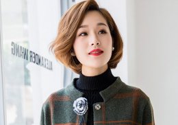 秋季老年女士适合什么发型 全新短烫发+染发马起来减龄杠杠的
