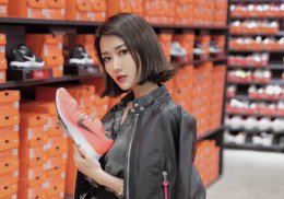 头大的女生适合短发吗？YES 头大女生梳清新时尚短直发超淑女