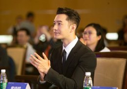 黄晓明发型变男神标配 穿西装做黄晓明同款发型比任何人都显年轻