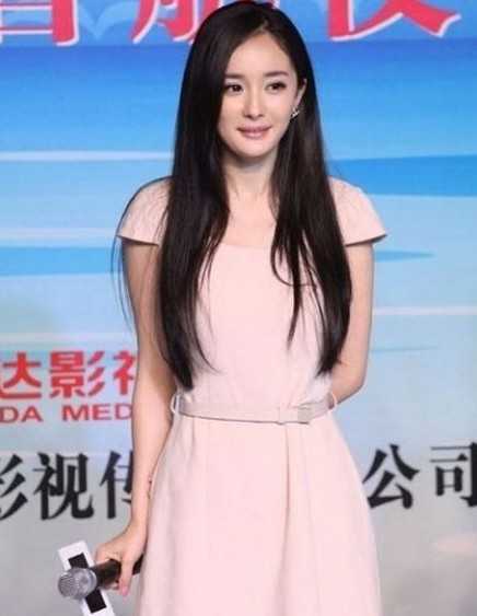 杨幂发型图片 杨幂性感长发不同造型演迷人姿态