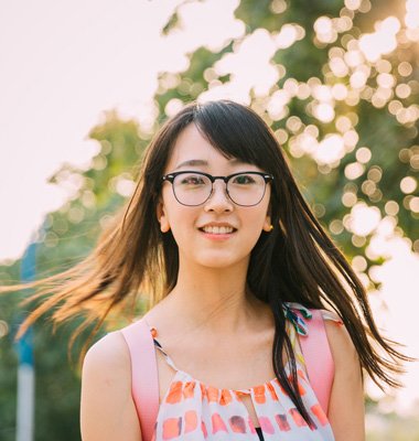 脸小戴眼镜该弄什么发型 头型与脸小的发型