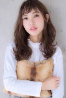 2022女长发烫发发型图片 一见倾心的女孩子卷头发