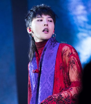 权志龙同名演唱会血样浪漫 男版“水母头”成流