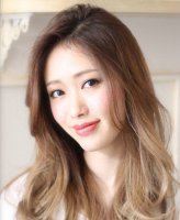 女生脸长又小合适什么发型设计 不用说还属长卷烫发发型图片