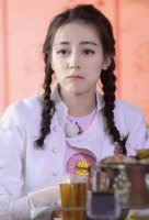 脑门大女孩子扎双辫子发型 2022年最流行的扎发图片