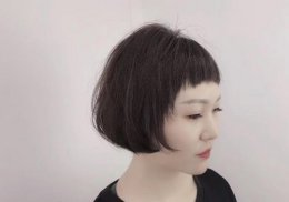 脸圆脸胖女生剪短发最瘦脸 2022年适合胖圆脸女生梳的刘海短发设计