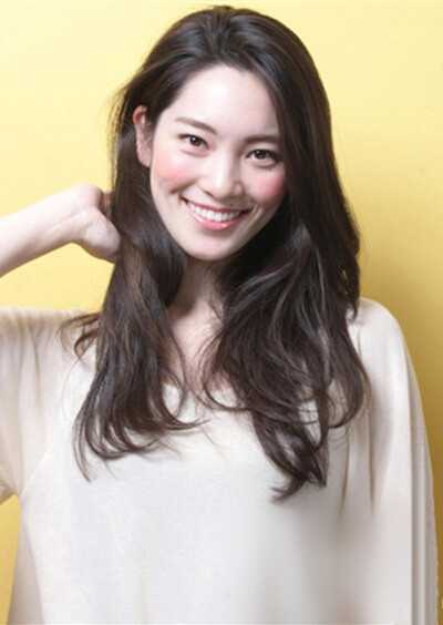 韩式发型女中长发2022 2022秋季必备5款韩式清爽长发