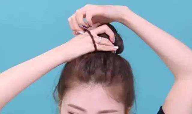 女生额前有小碎发该怎么打理 这几个小妙招让你轻松解决烦恼
