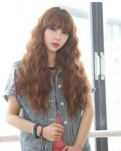 流行女生烫发 时尚修颜长发玉米烫发型
