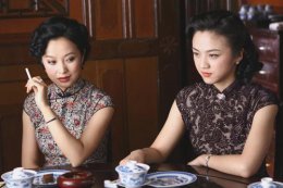 女孩子穿旗袍合适哪些发型 精致流行的卷盘头发打造