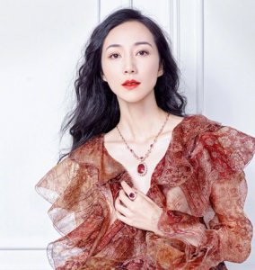 女生最新黑色长发造型 让你清爽不失优雅气质