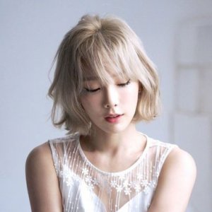 短发发型怎么穿衣服 短发发型如何配衣服合理时尚