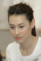 大国字脸女生适合的扎发 轻松变美的女生扎发
