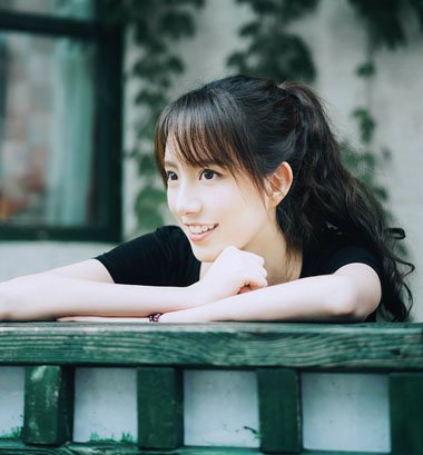大脸把头发梳起来 大脸女生弄头发的方法