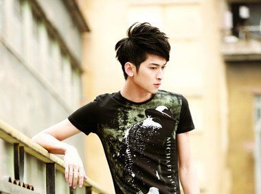 适合脸小男生的短发发型 男生显脸小下巴尖的发型图片