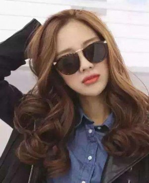 脸大适合小卷还是大卷？脸大的女生适合什么刘海？