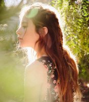 田园风情的女生长直发也太美了 唯美范长发发型图片