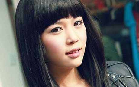 气质发型女中长发卷发 女生甜美气质齐发尾中长直发发型